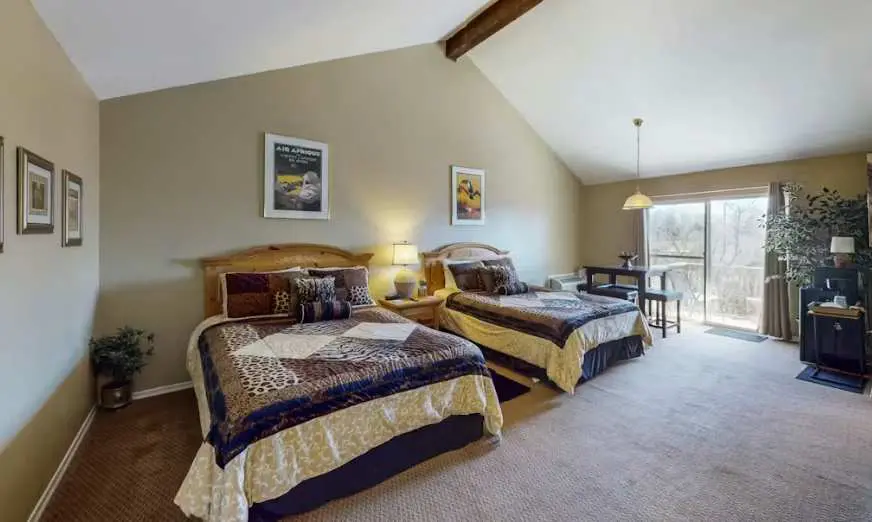 Charming 4BR House - HOT TUB - Osage Beach