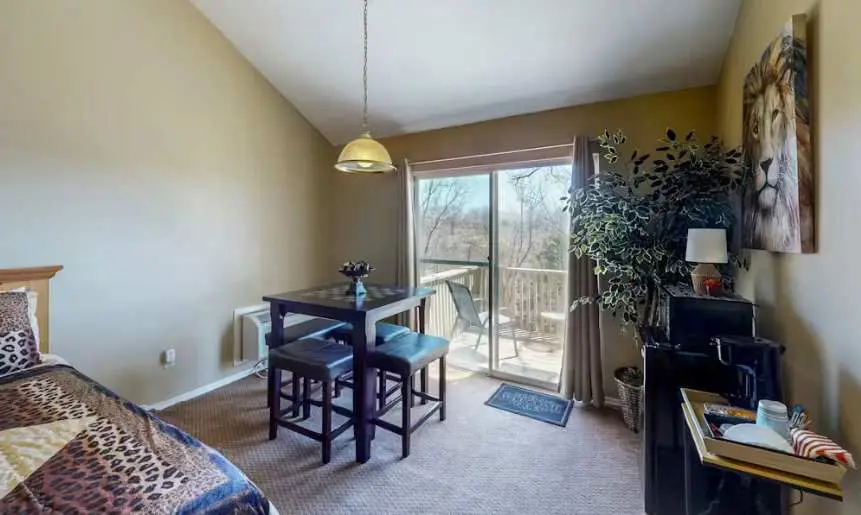 Charming 4BR House - HOT TUB - Osage Beach