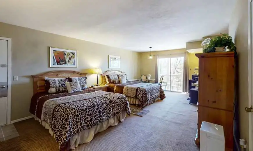 Charming 4BR House - HOT TUB - Osage Beach
