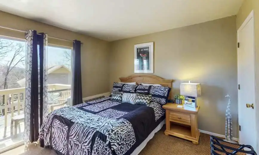 Charming 4BR House - HOT TUB - Osage Beach