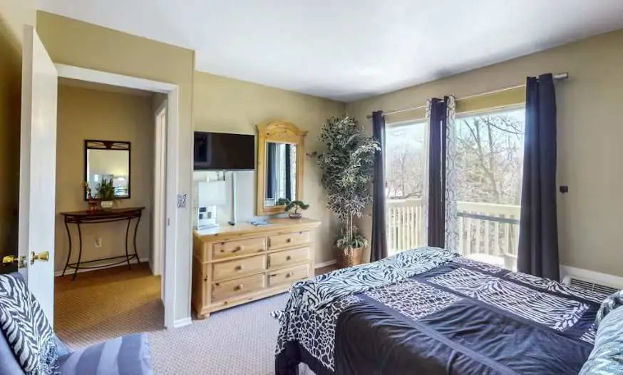 Charming 4BR House - HOT TUB - Osage Beach