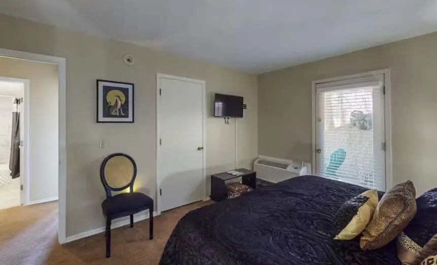 Charming 4BR House - HOT TUB - Osage Beach