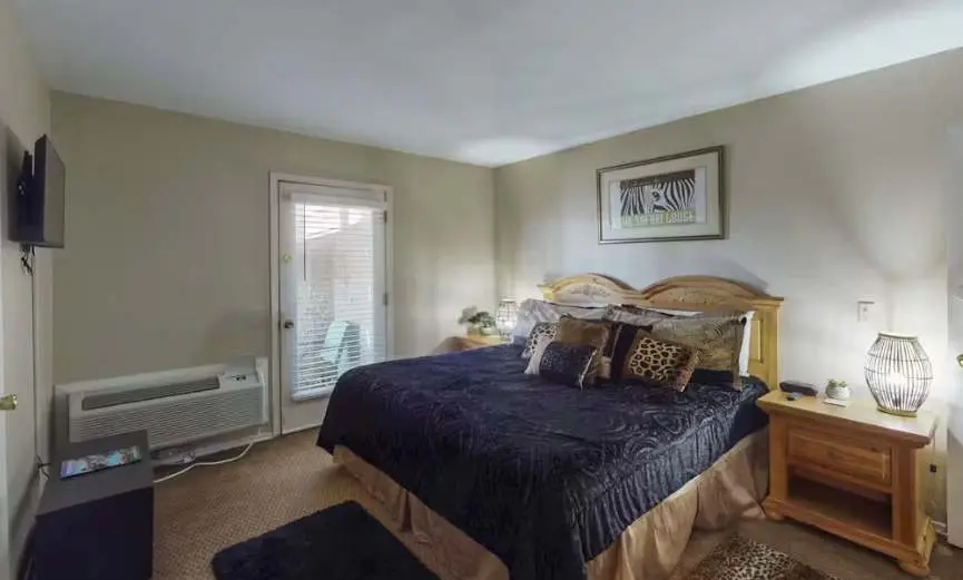 Charming 4BR House - HOT TUB - Osage Beach