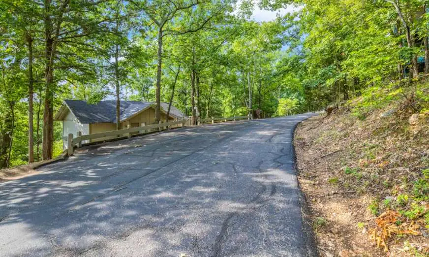 Charming 4BR House - HOT TUB - Osage Beach
