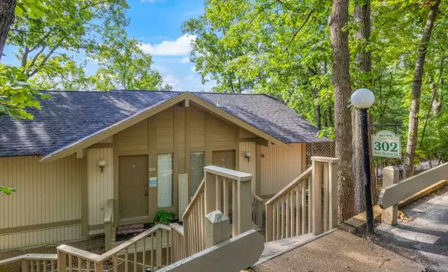 Charming 4BR House - HOT TUB - Osage Beach