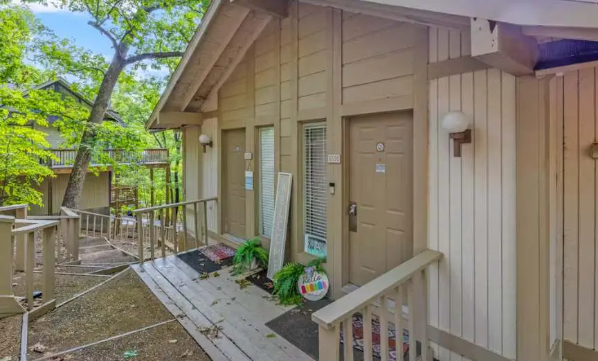Charming 4BR House - HOT TUB - Osage Beach