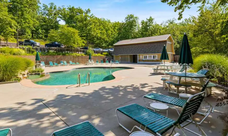 Charming 4BR House - HOT TUB - Osage Beach