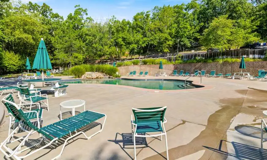 Charming 4BR House - HOT TUB - Osage Beach