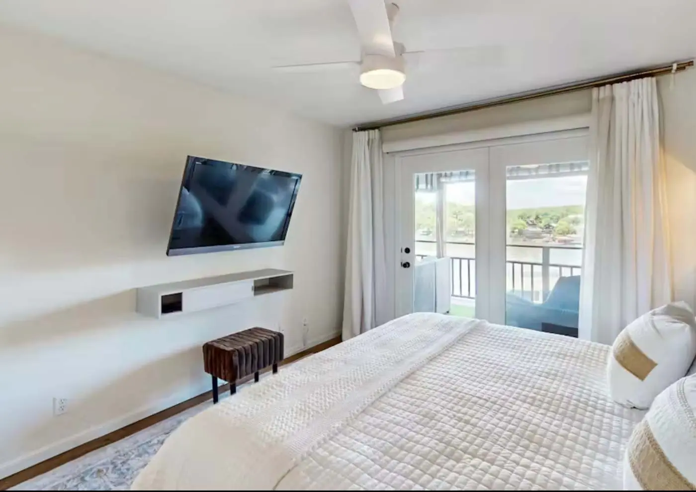 LAKE VIEW Condo - 3BR Sleeps 12 - Osage Beach