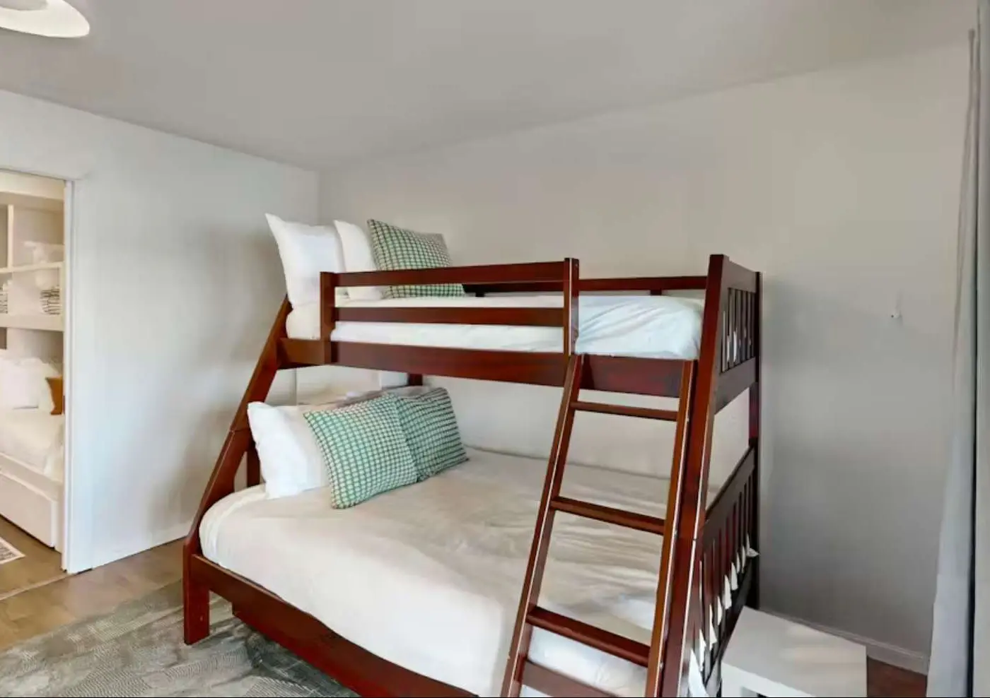 LAKE VIEW Condo - 3BR Sleeps 12 - Osage Beach