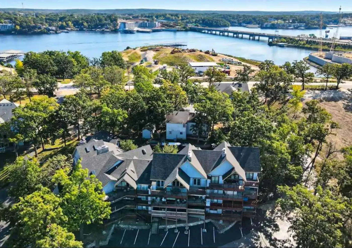 LAKE VIEW Condo - 3BR Sleeps 12 - Osage Beach