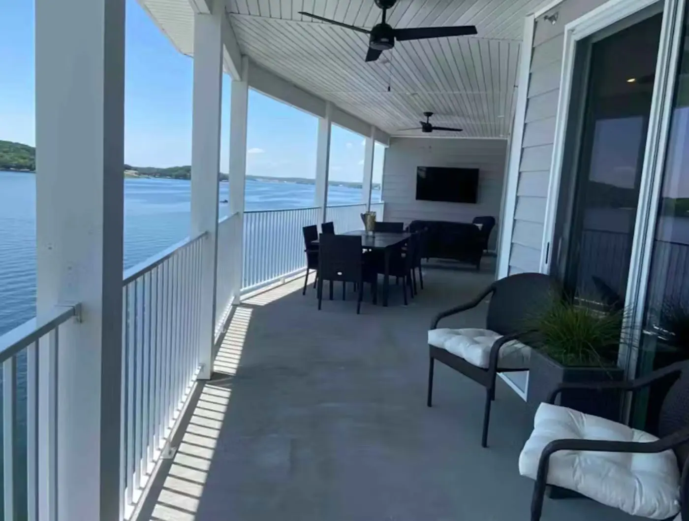 Lakeview Luxe Penthouse