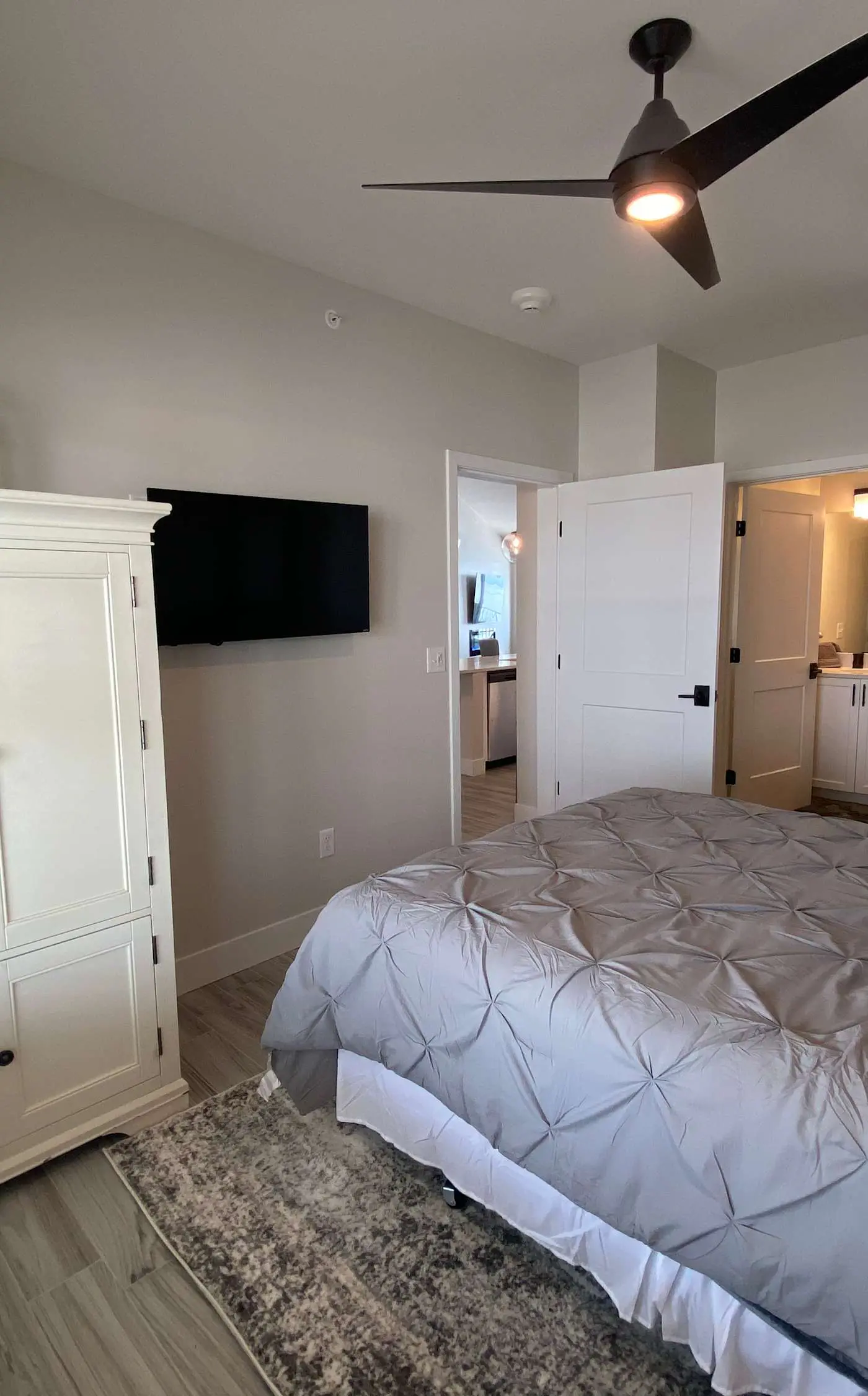 Lakeview Luxe Penthouse