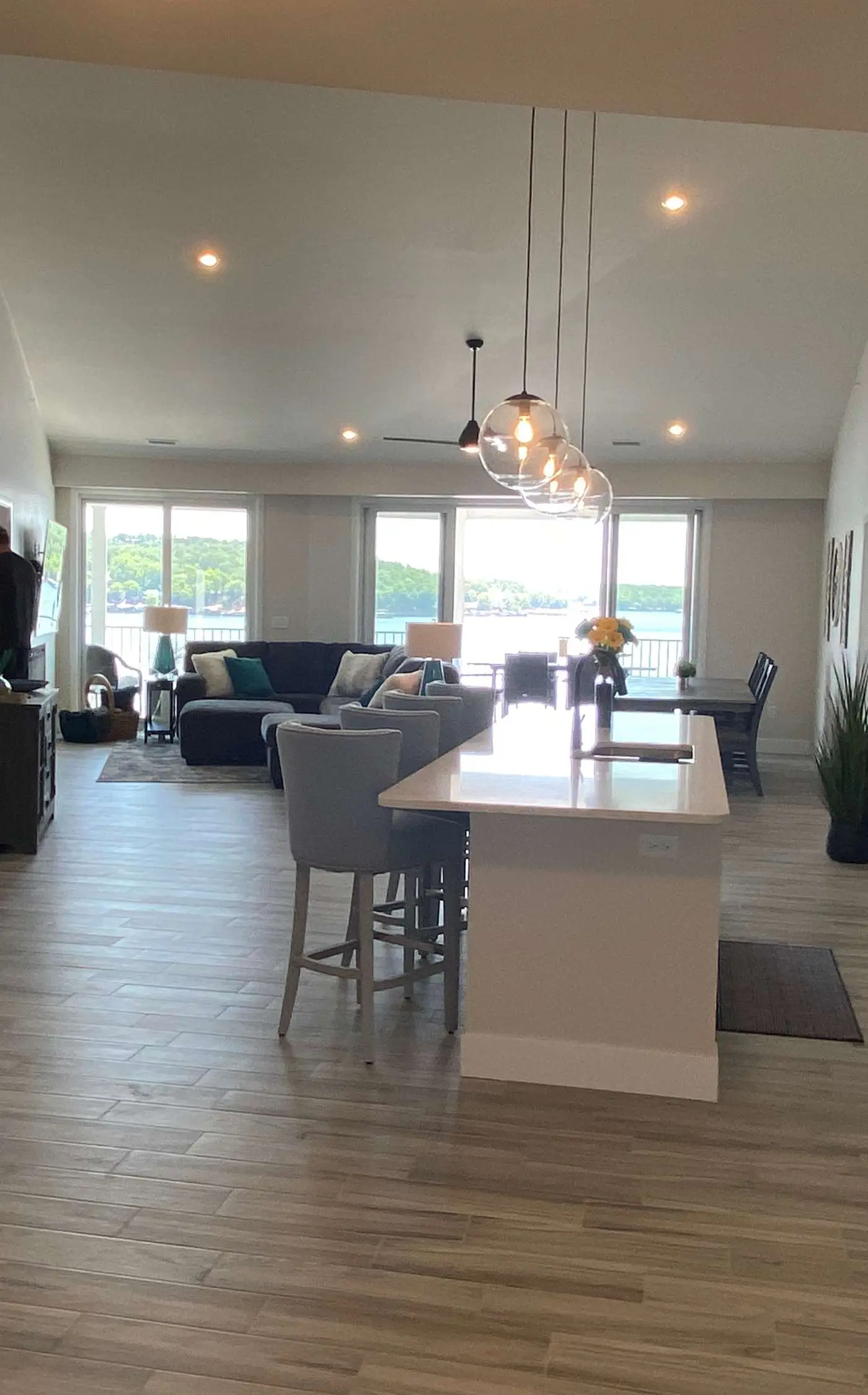Lakeview Luxe Penthouse