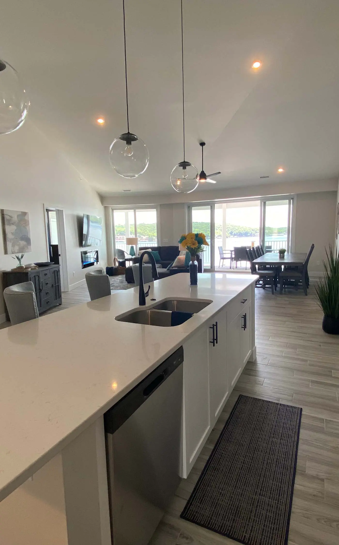 Lakeview Luxe Penthouse