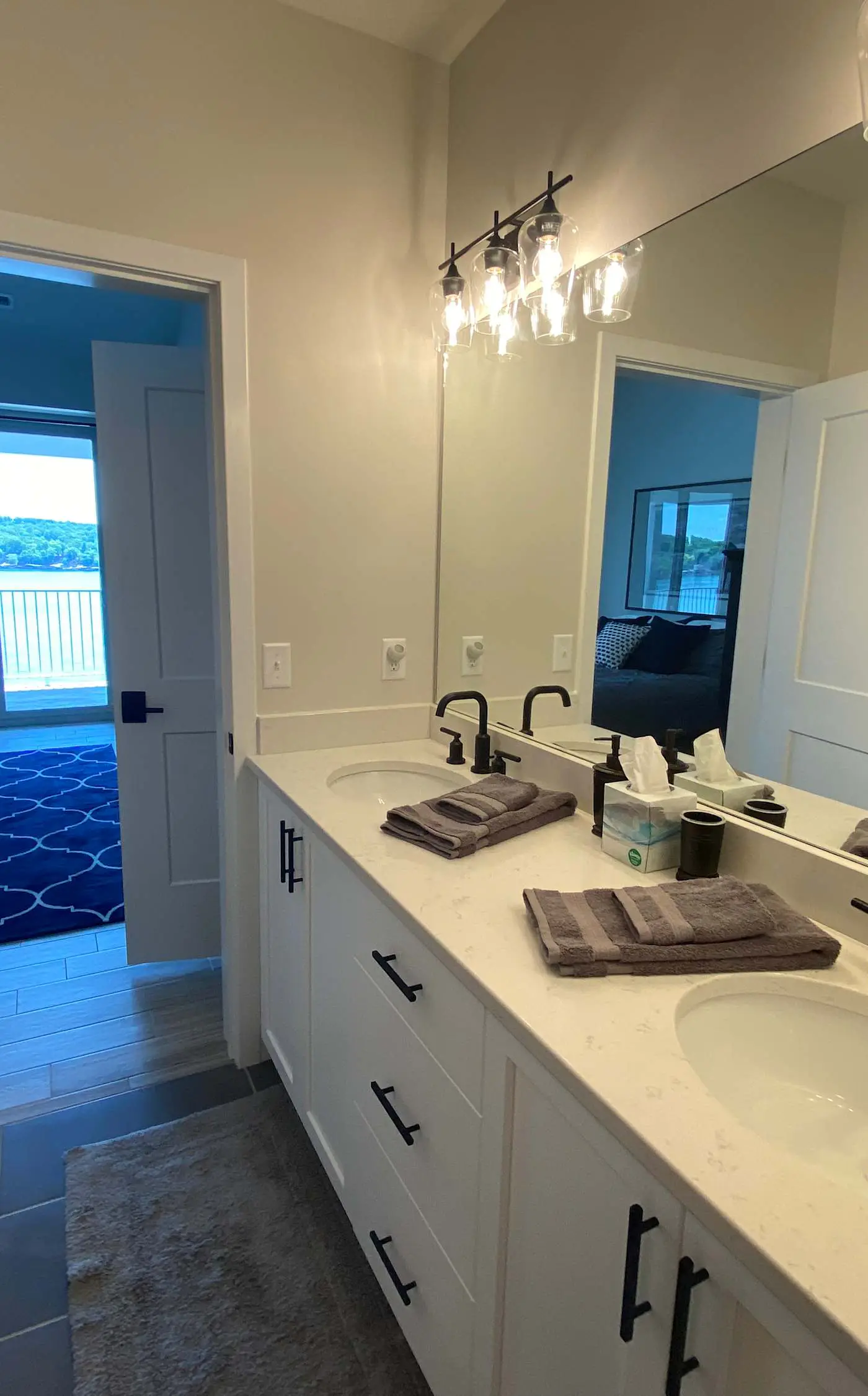 Lakeview Luxe Penthouse
