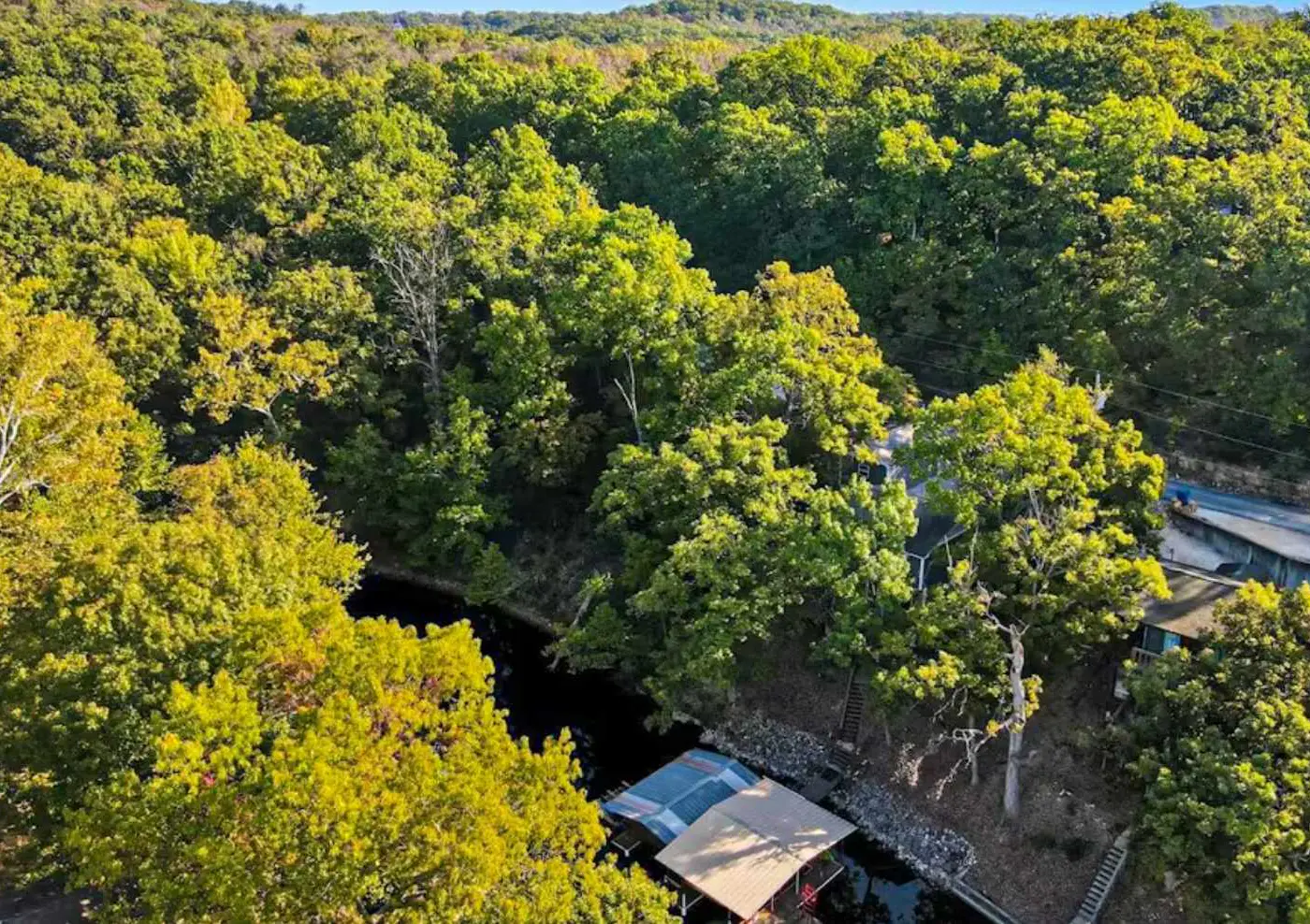 Charming lakefront Escape with Private Dock, Kayaks, and Beautiful Views