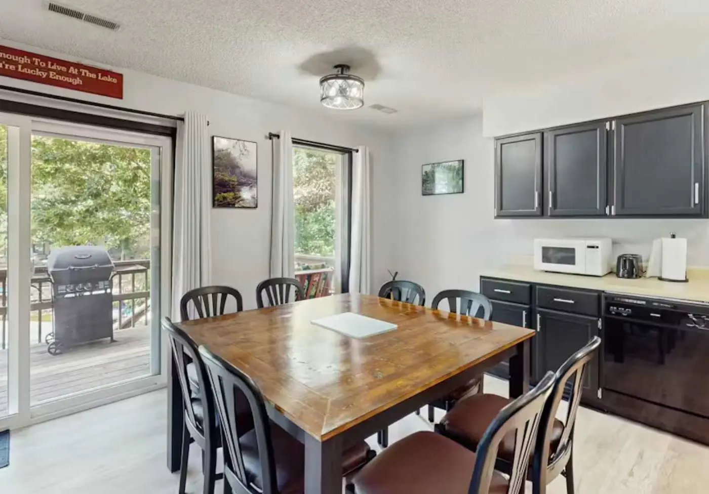 Charming lakefront Escape with Private Dock, Kayaks, and Beautiful Views