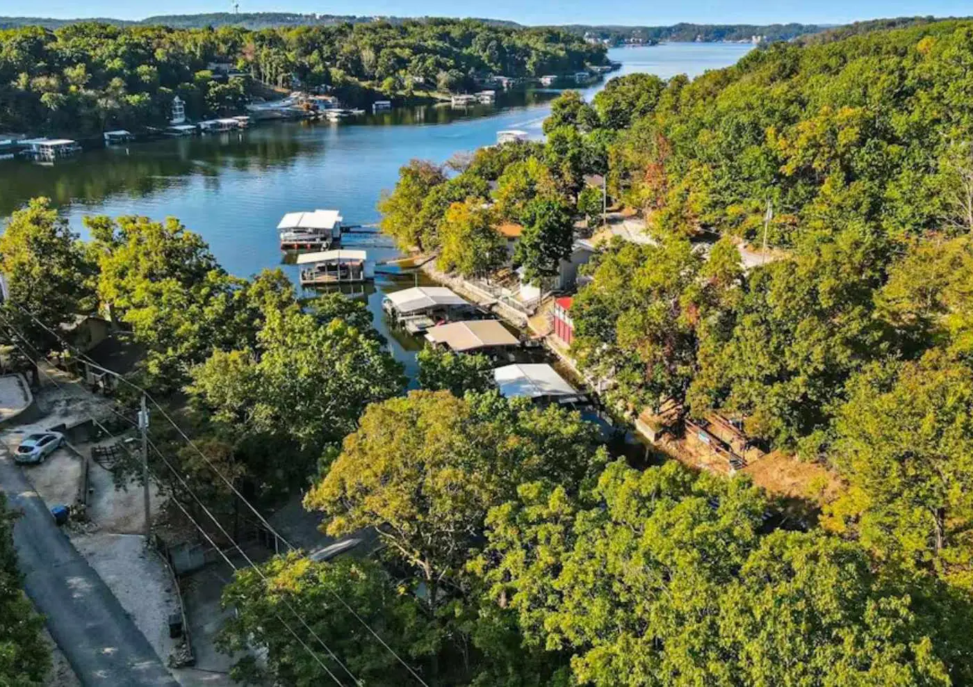 Charming lakefront Escape with Private Dock, Kayaks, and Beautiful Views