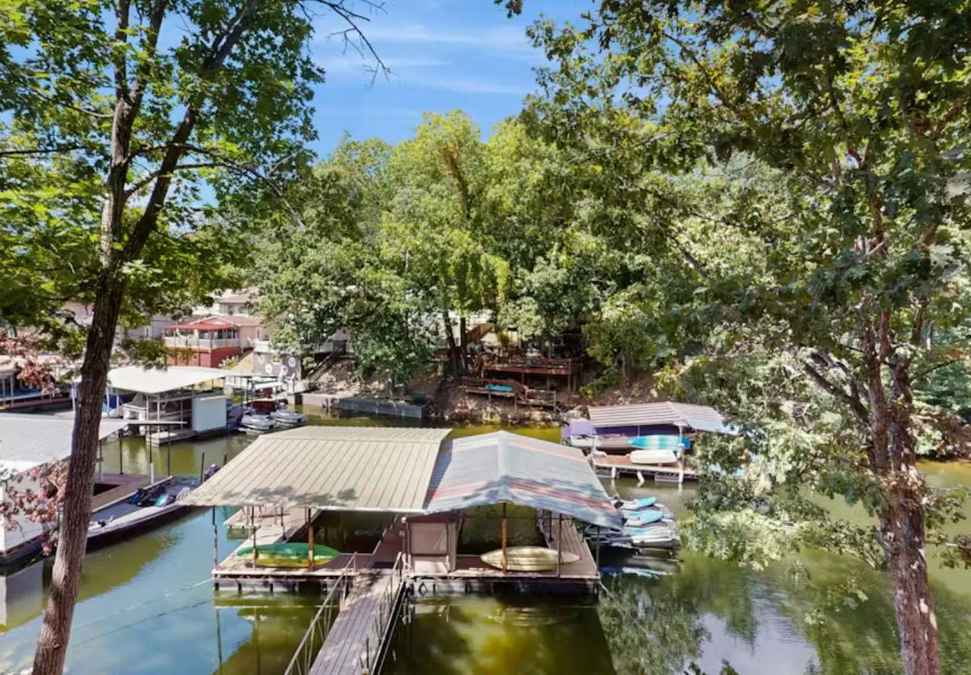 Charming lakefront Escape with Private Dock, Kayaks, and Beautiful Views