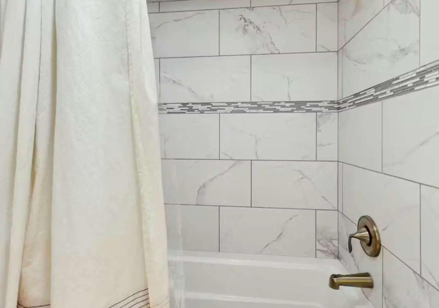 Charming 3BR House - Golf & POOLS - Osage Beach