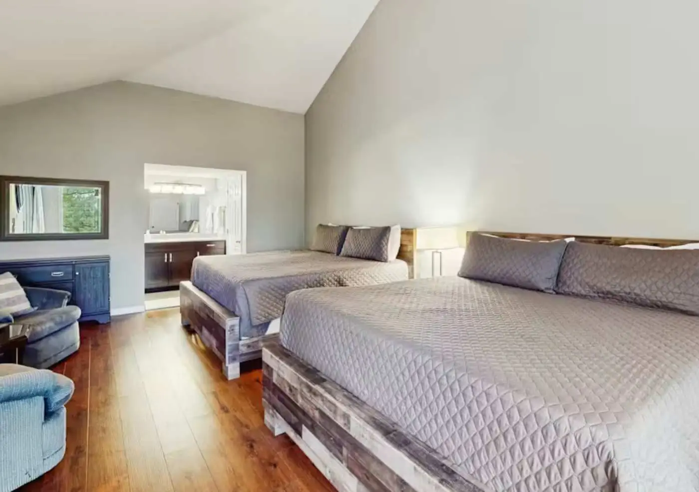 Charming 3BR House - Golf & POOLS - Osage Beach
