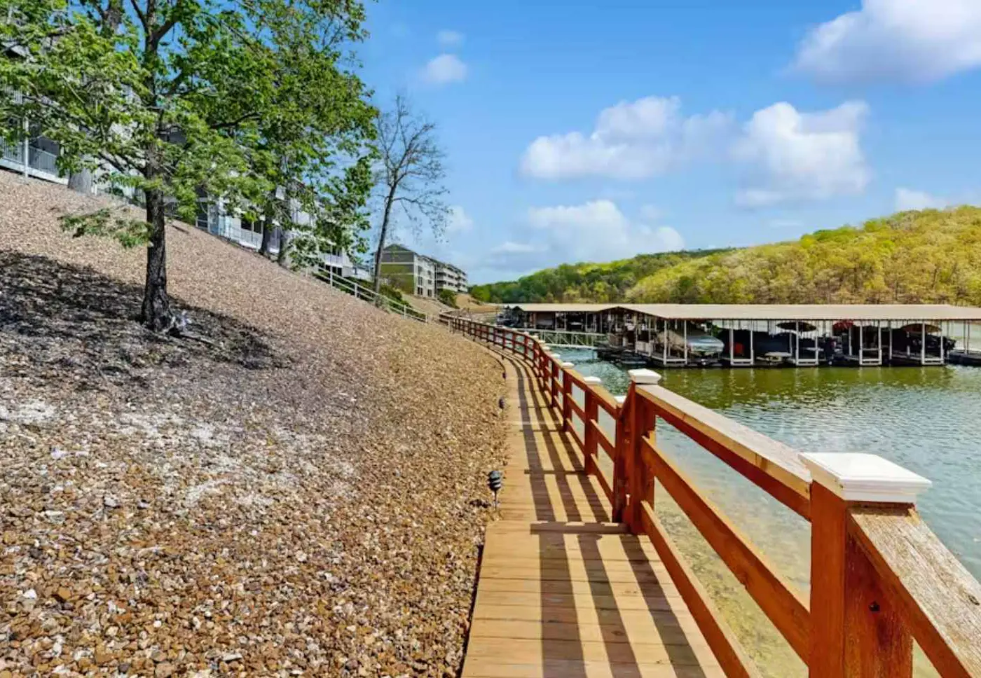 Charming 2BR Condo - LAKE VIEW - Osage Beach