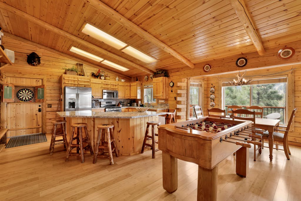 Aspen Bear Retreat | Spa, Mountain Views, Near Bear Mountain & Slopes Sleeps 8