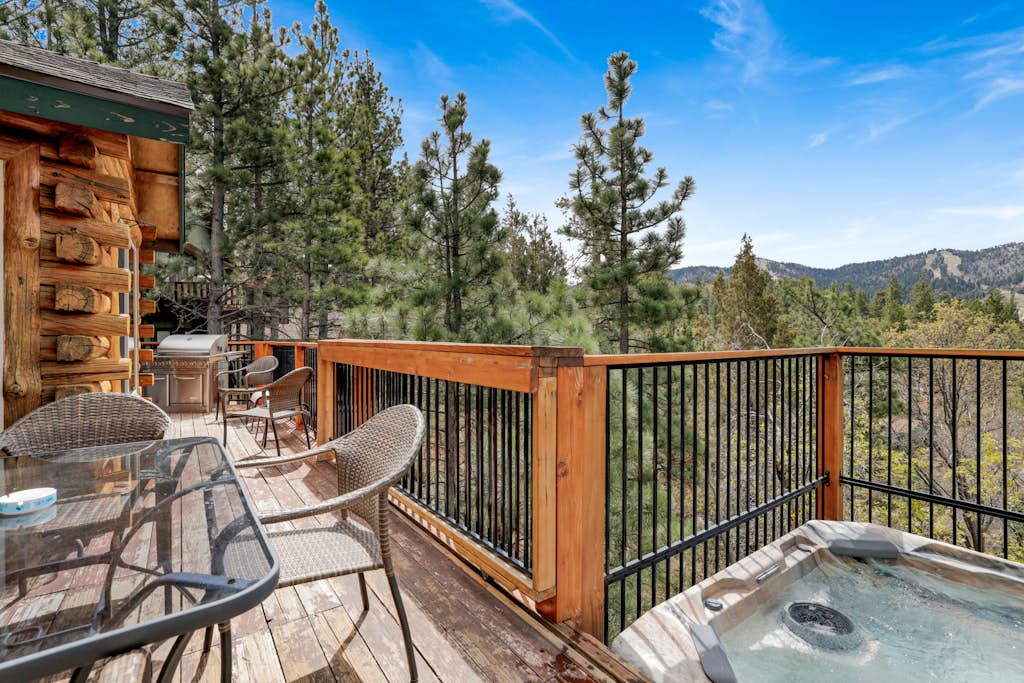 Aspen Bear Retreat | Spa, Mountain Views, Near Bear Mountain & Slopes Sleeps 8