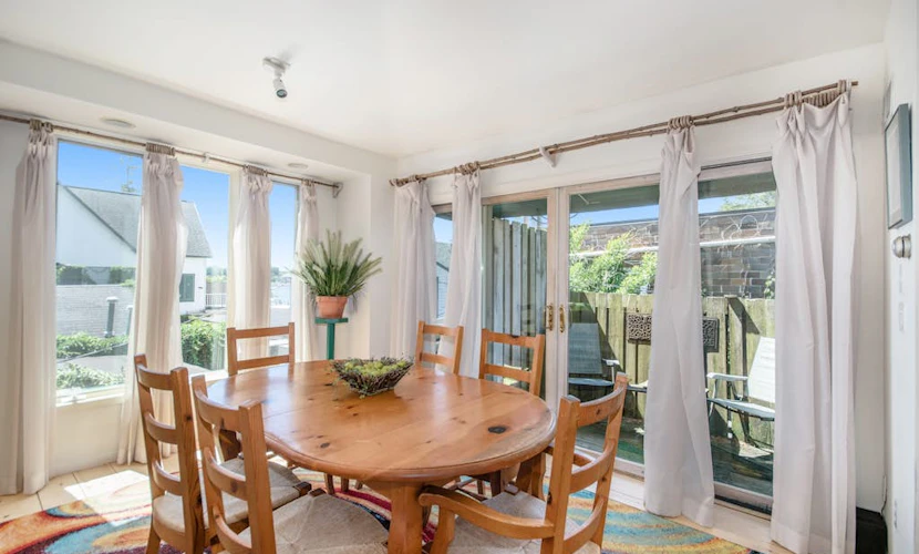 Downtown, dog-friendly condo w/ a full kitchen, gas fireplace, & balcony