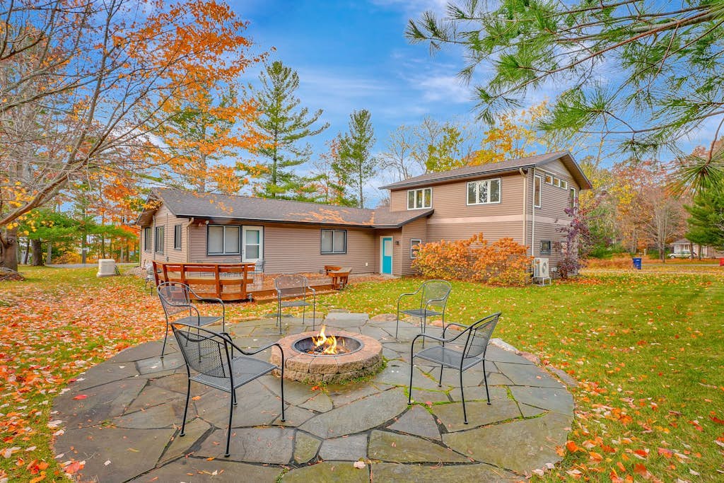 Spacious, airy home near Little Glen Lake with gas grill, deck, and new firepit
