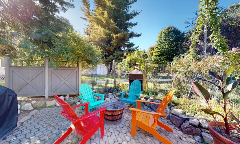 Updated historical cottage near the beach with a fireplace, washer/dryer, AC