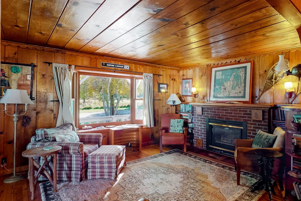 Updated historical cottage near the beach with a fireplace, washer/dryer, AC