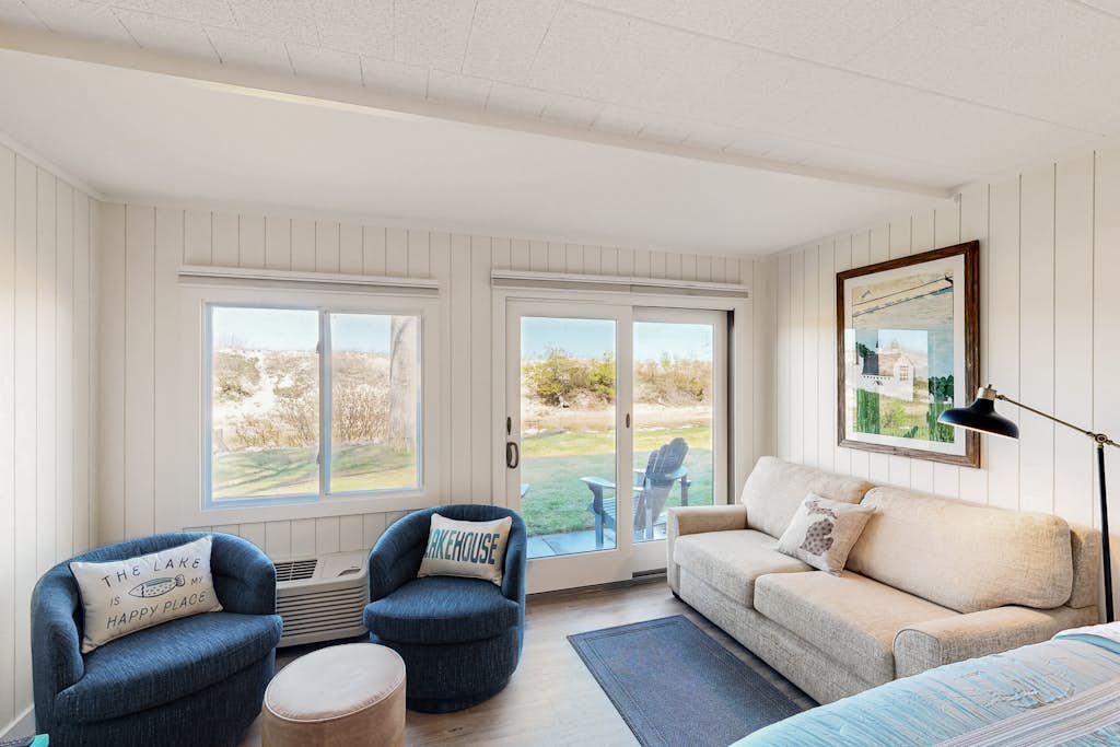 Inviting studio on The Crystal River/Lake Michigan with kitchenette, AC & WiFi