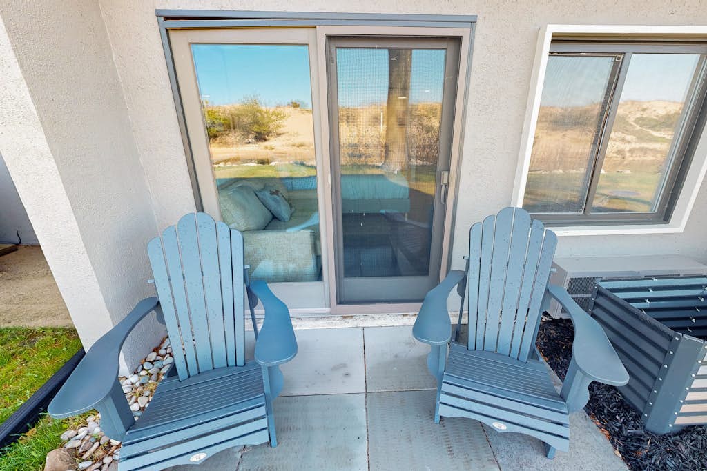 Inviting studio on The Crystal River/Lake Michigan with kitchenette, AC & WiFi