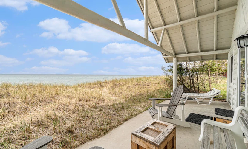 Lakefront cabin with 100 ft of Lake Michigan beach, full kitchen, loft, & deck
