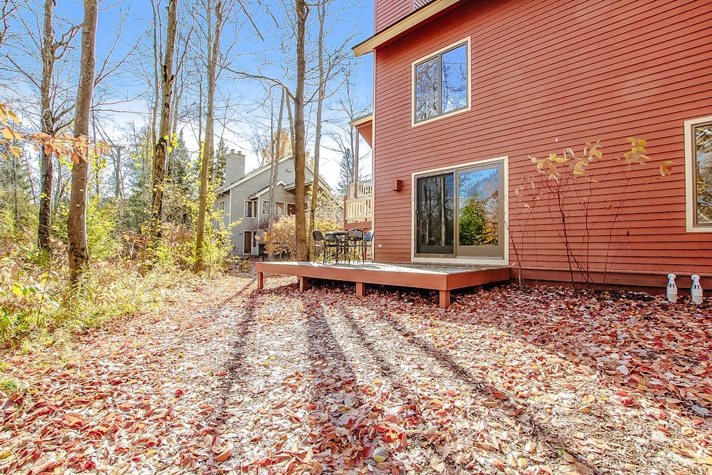 Homey condo w/ wood-burning fireplace, near hot tub and other resort amenities