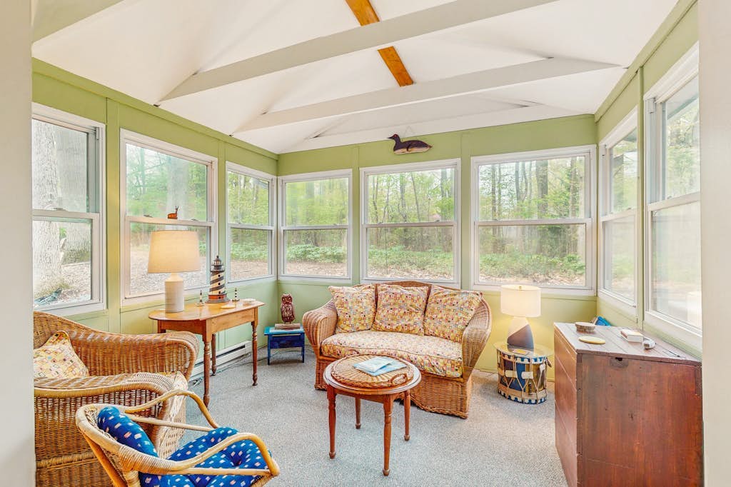 Dog-friendly cottage with private beach, screened porch, wood fireplace & AC
