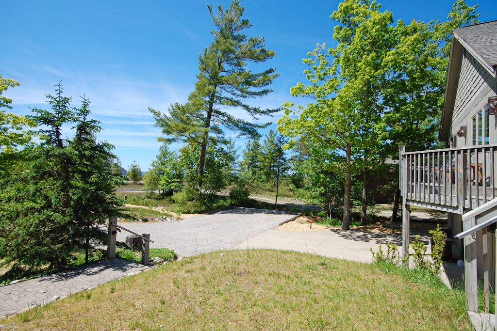 Spacious lake access home with a washer/dryer, central AC, nearby tennis