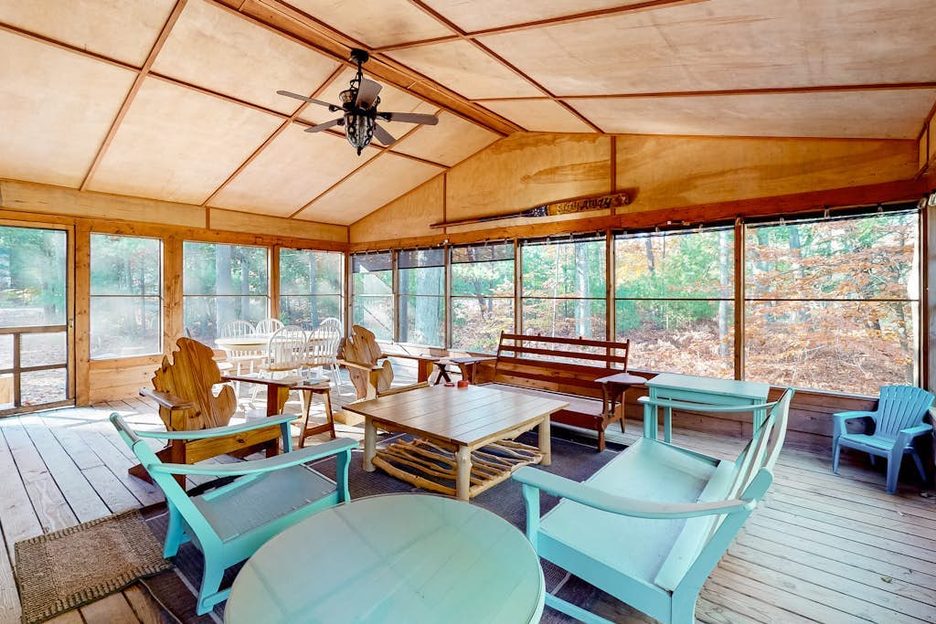 Downtown home in Glen Arbor with central AC, fireplace & washer/dryer