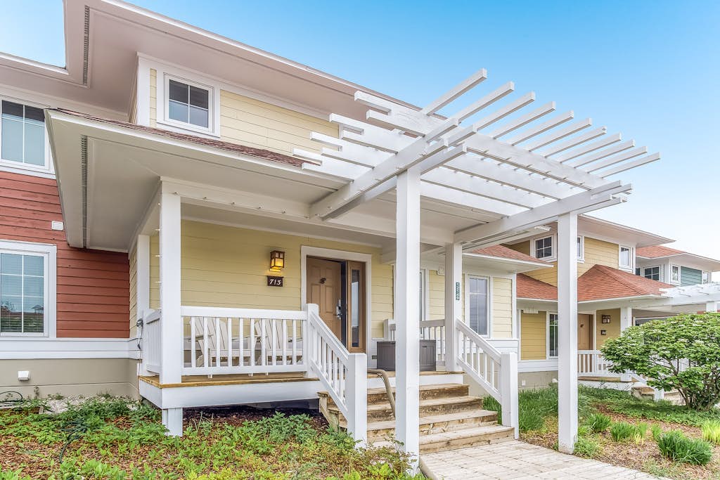 Wonderful Ski-in/Ski-out Townhome W/ Shared Pool, Free WiFi, & Modern Decor