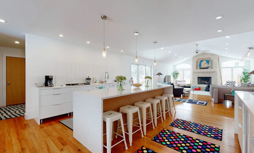 Quiet downtown home with hot tub, firepit, washer/dryer - walk everywhere