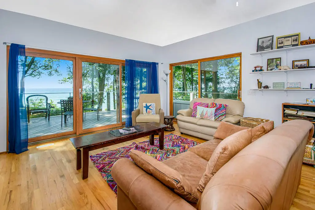 Jacobia Lakefront Retreat