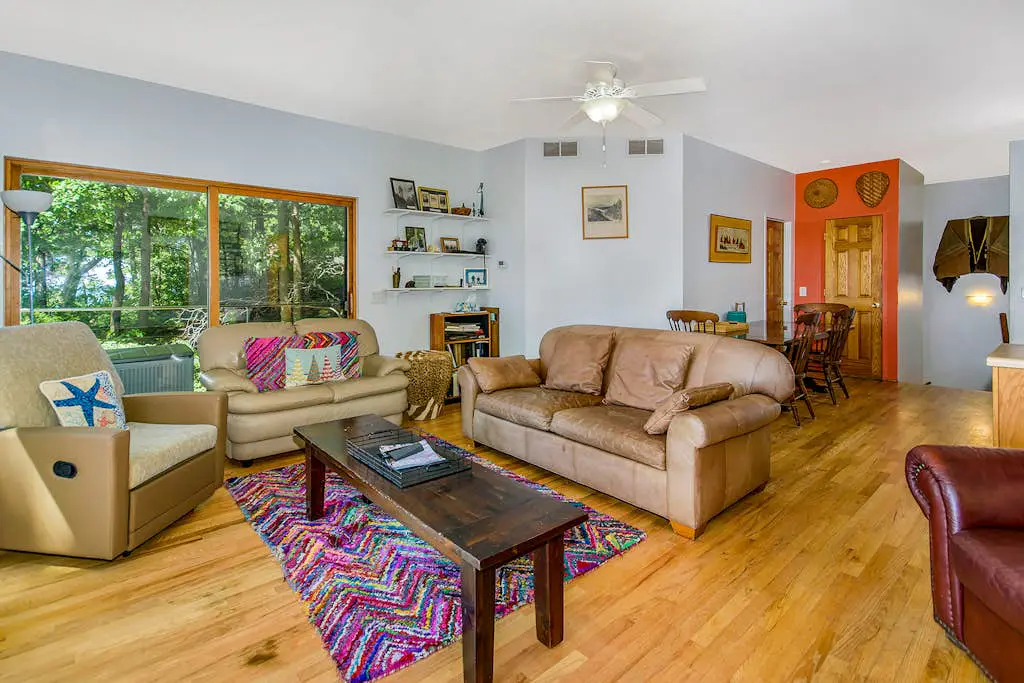 Jacobia Lakefront Retreat