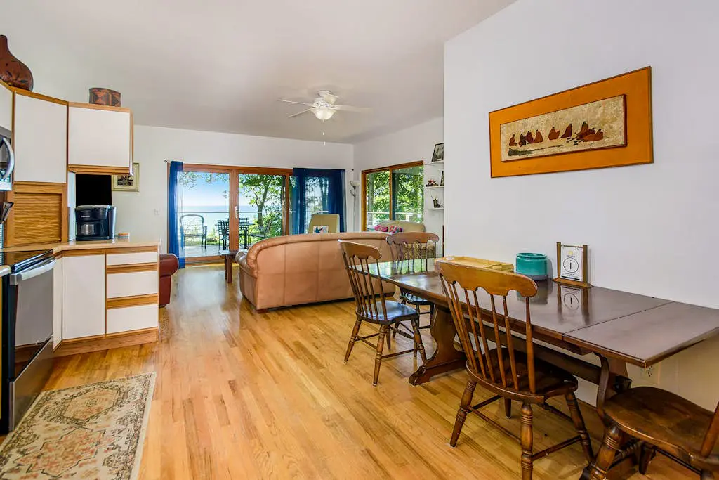 Jacobia Lakefront Retreat