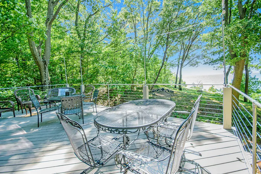 Jacobia Lakefront Retreat
