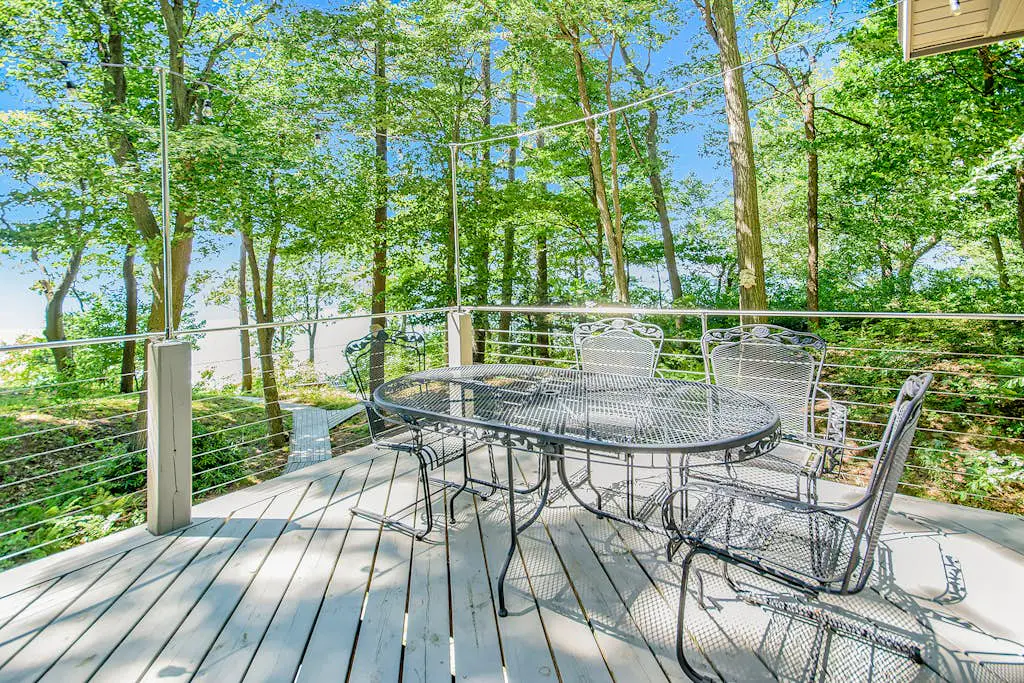 Jacobia Lakefront Retreat