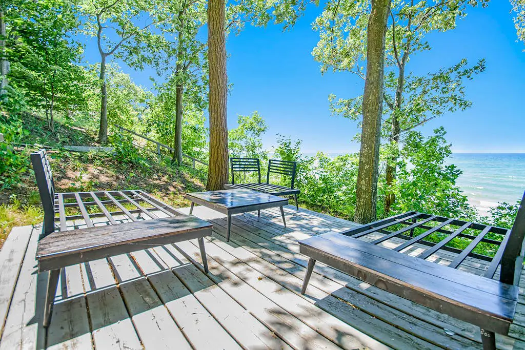 Jacobia Lakefront Retreat