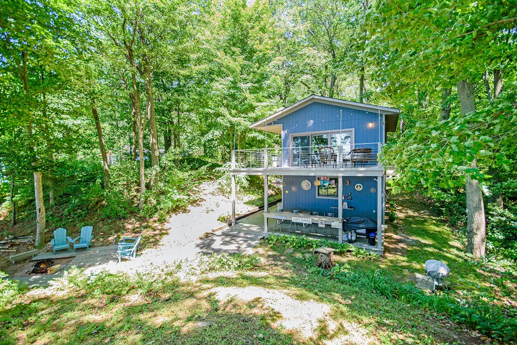 Jacobia Lakefront Retreat