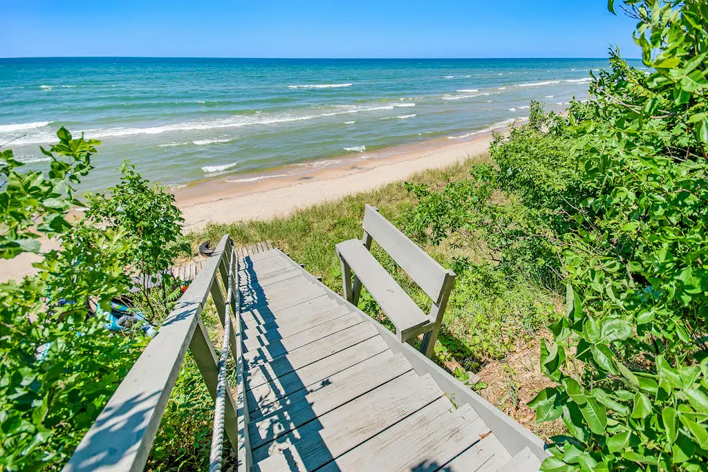 Jacobia Lakefront Retreat